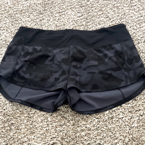 Lululemon Speed up shorts size 6 NWOT - Picture 2 of 4